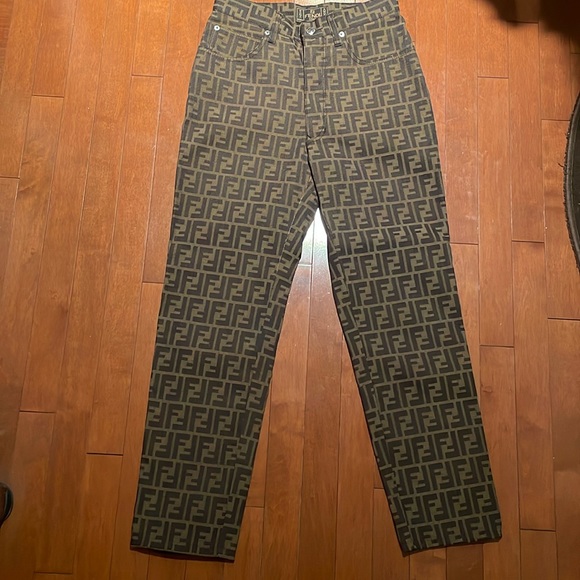 Fendi pants size waist 26